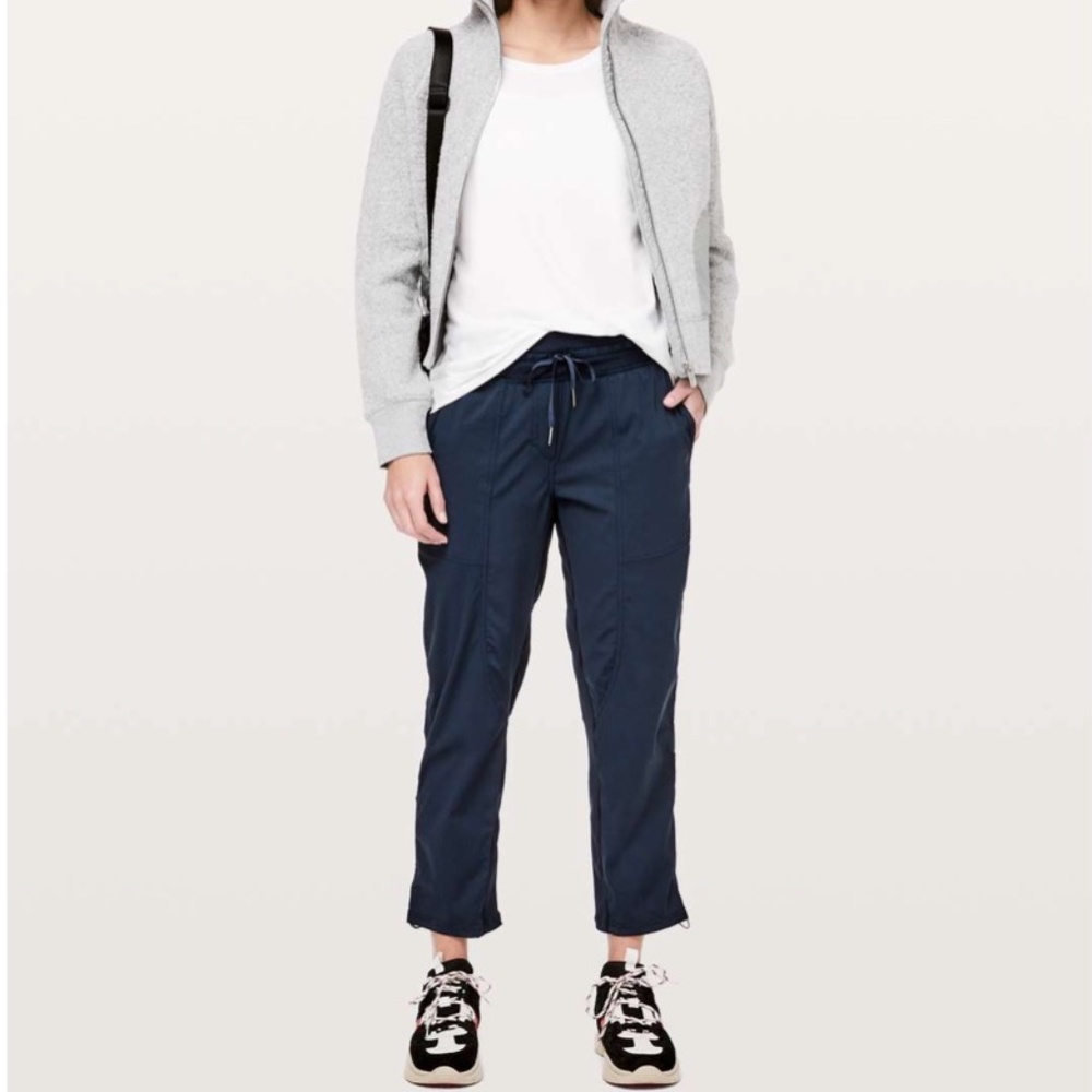 Lululemon Dance Studio Crop II Pants, Navy Blue, size 8